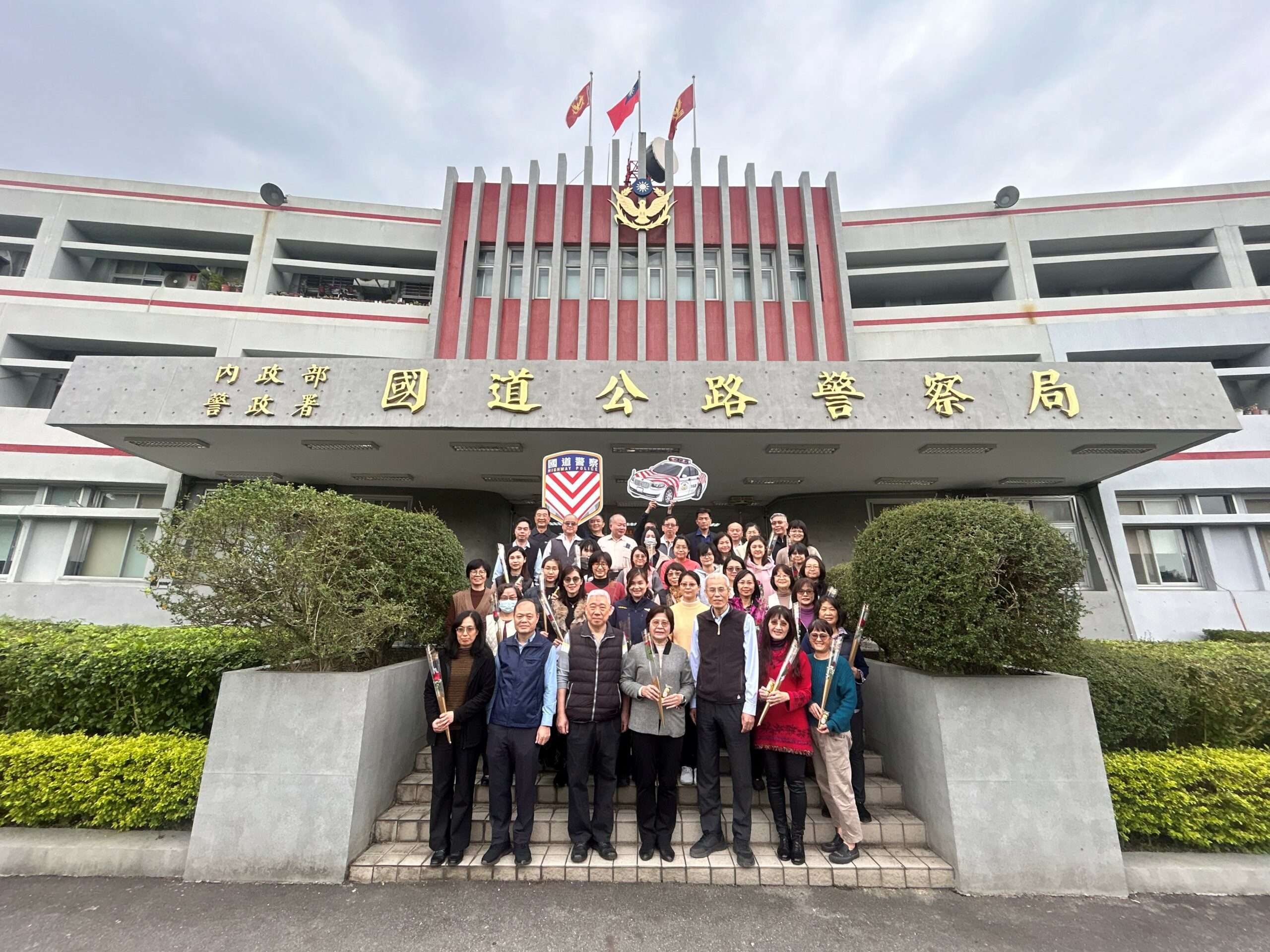 肯定國道紅斑馬女力貢獻 公警局長廖美鈴贈婦女節禮物 YAPII scaled