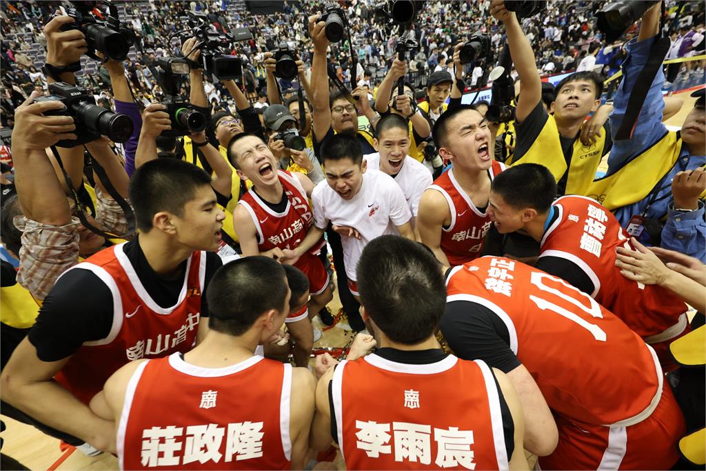 見證曹祐寧奪冠! 曹竣崵:比投無安打還開心