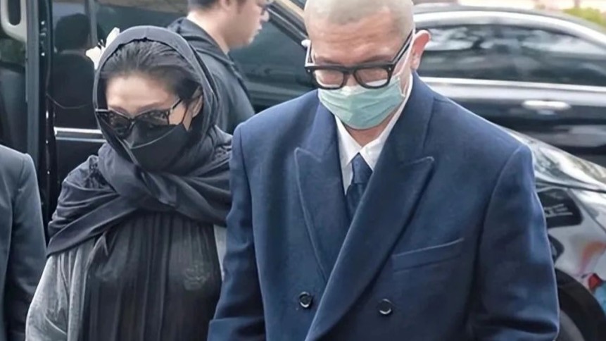 大S赴靈堂「透視裝+紅指甲」被網轟!經紀人火大開罵