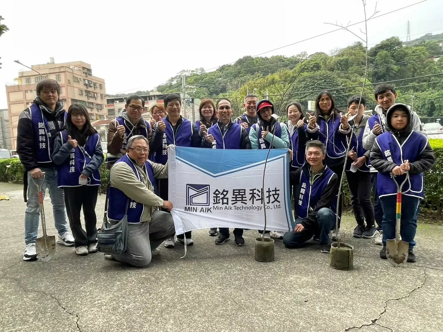 龍華科大植樹節號召種櫻花 社區、企業熱情響應 gdlfk5v