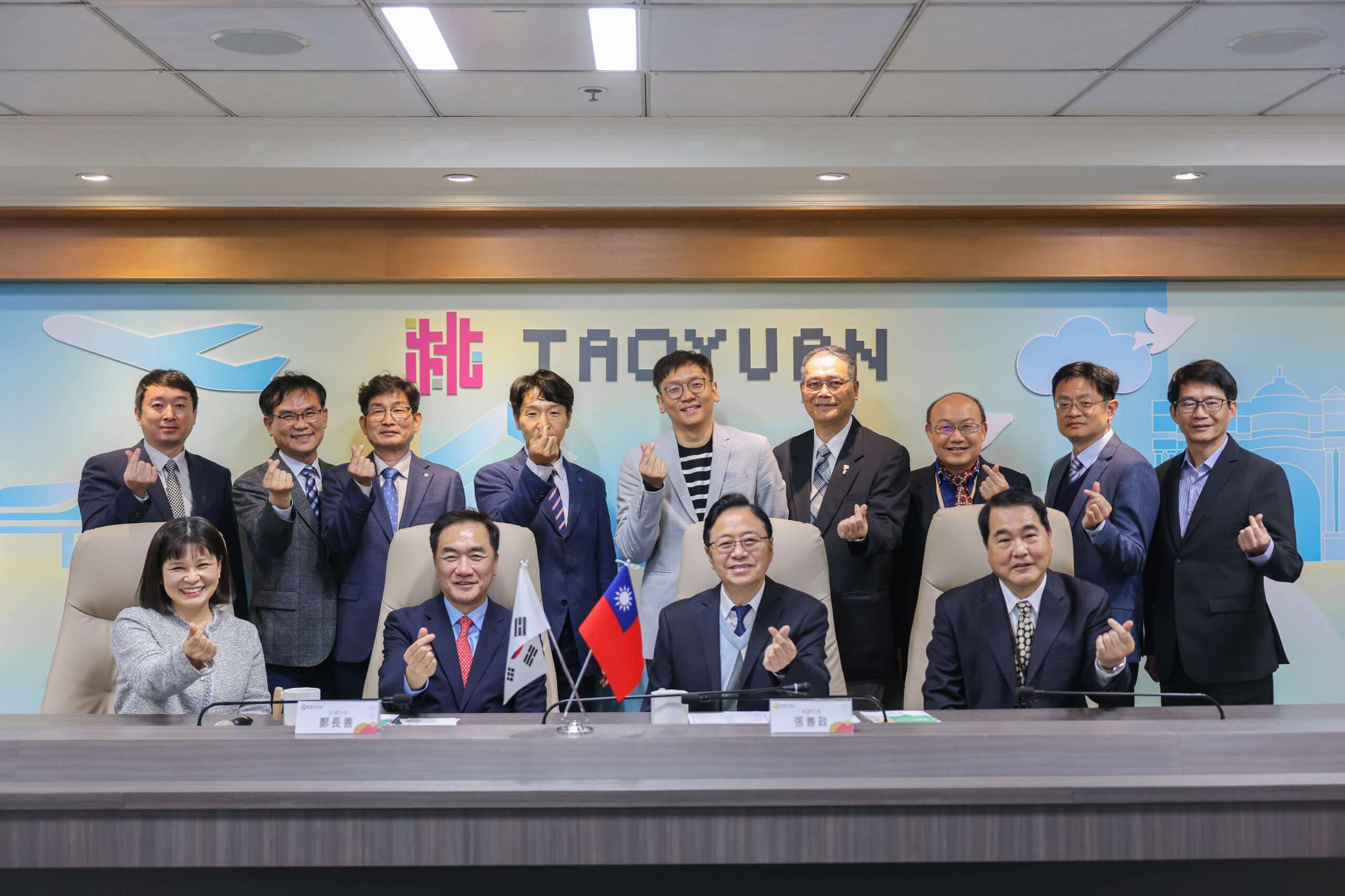 張善政與韓國京畿道平澤市長會面 邀訪團參觀2025台灣燈會 gsfzf45 scaled