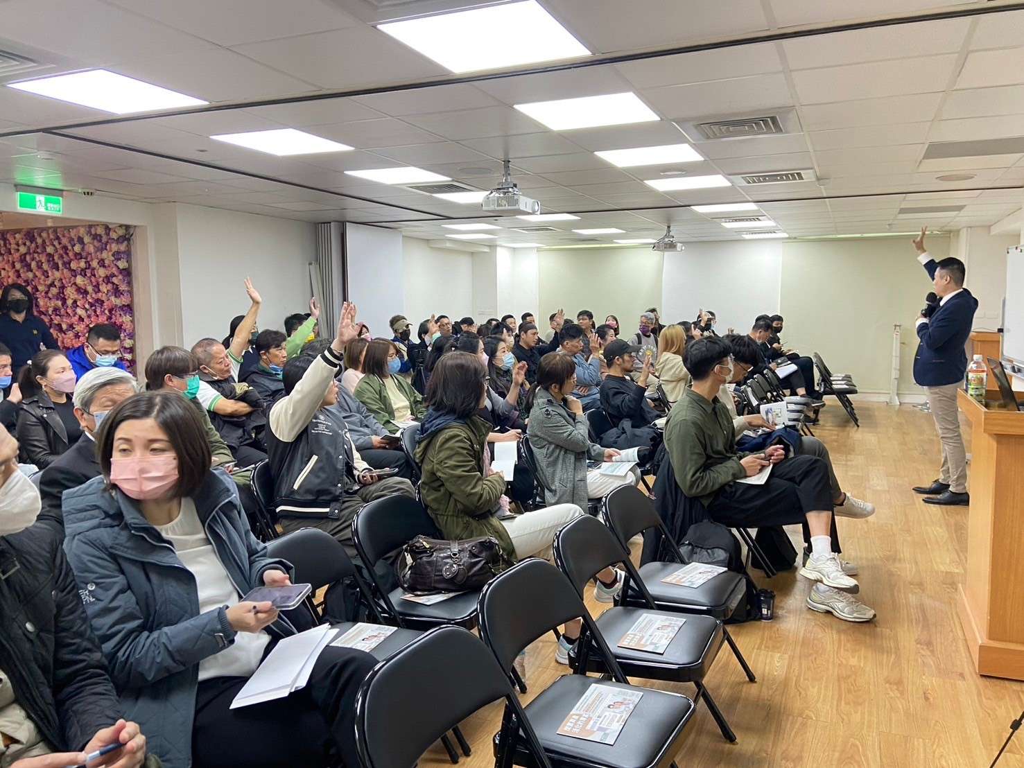 圖2 現場氣氛熱絡，會員踴躍回答與發問