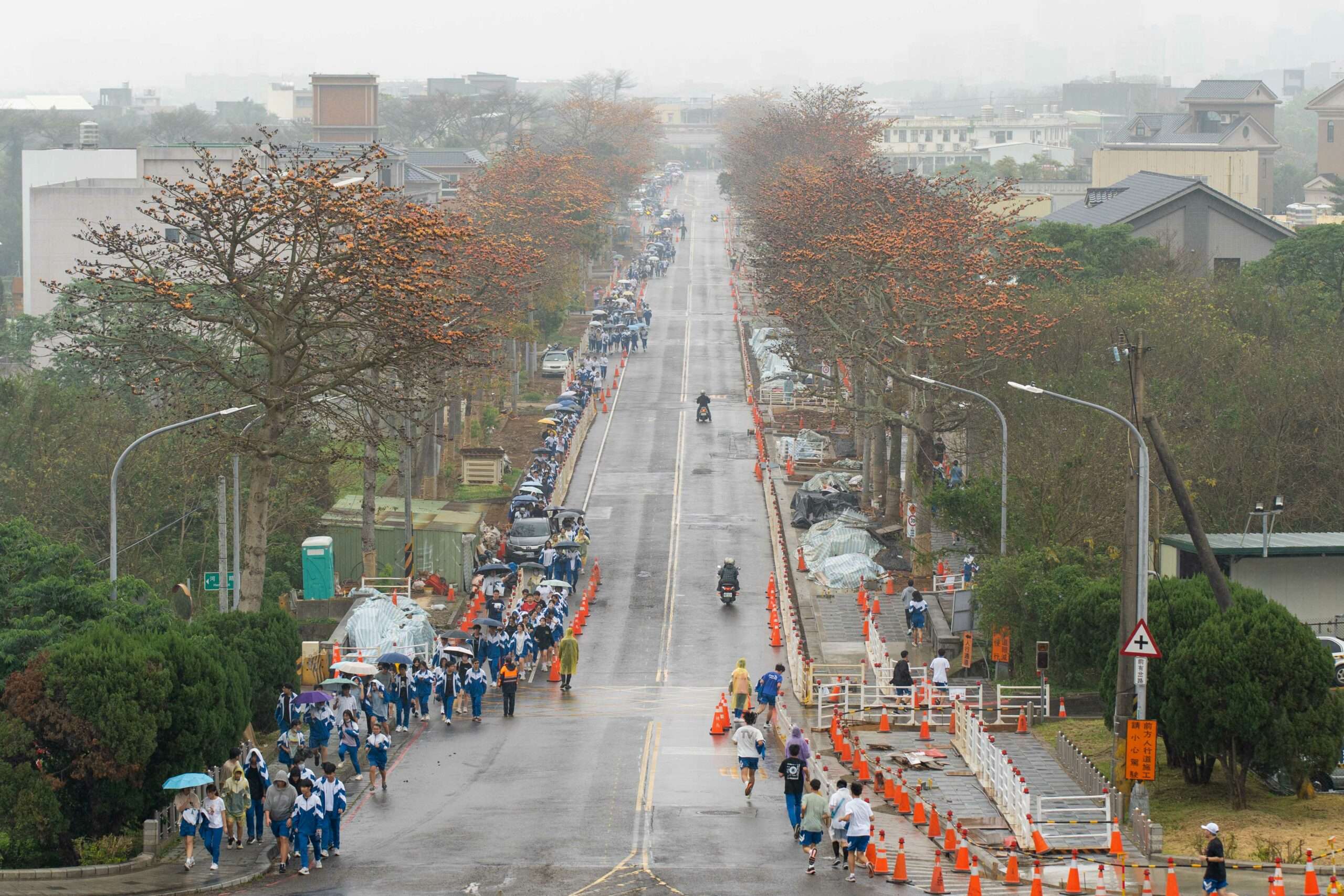 中大壢中路跑活動睽違3年登場 2300師生風雨無阻熱情響應 照片三2 scaled