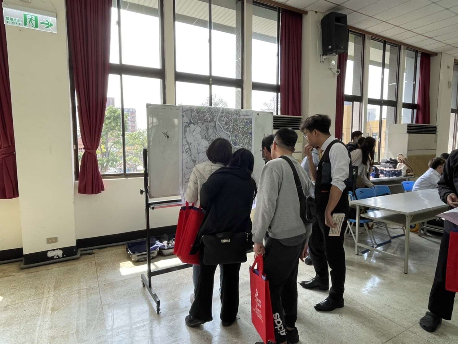 桃園都發局辦理桃捷綠線土地開發計畫座談會 了解在地民意 現場民眾了解本次計畫 0