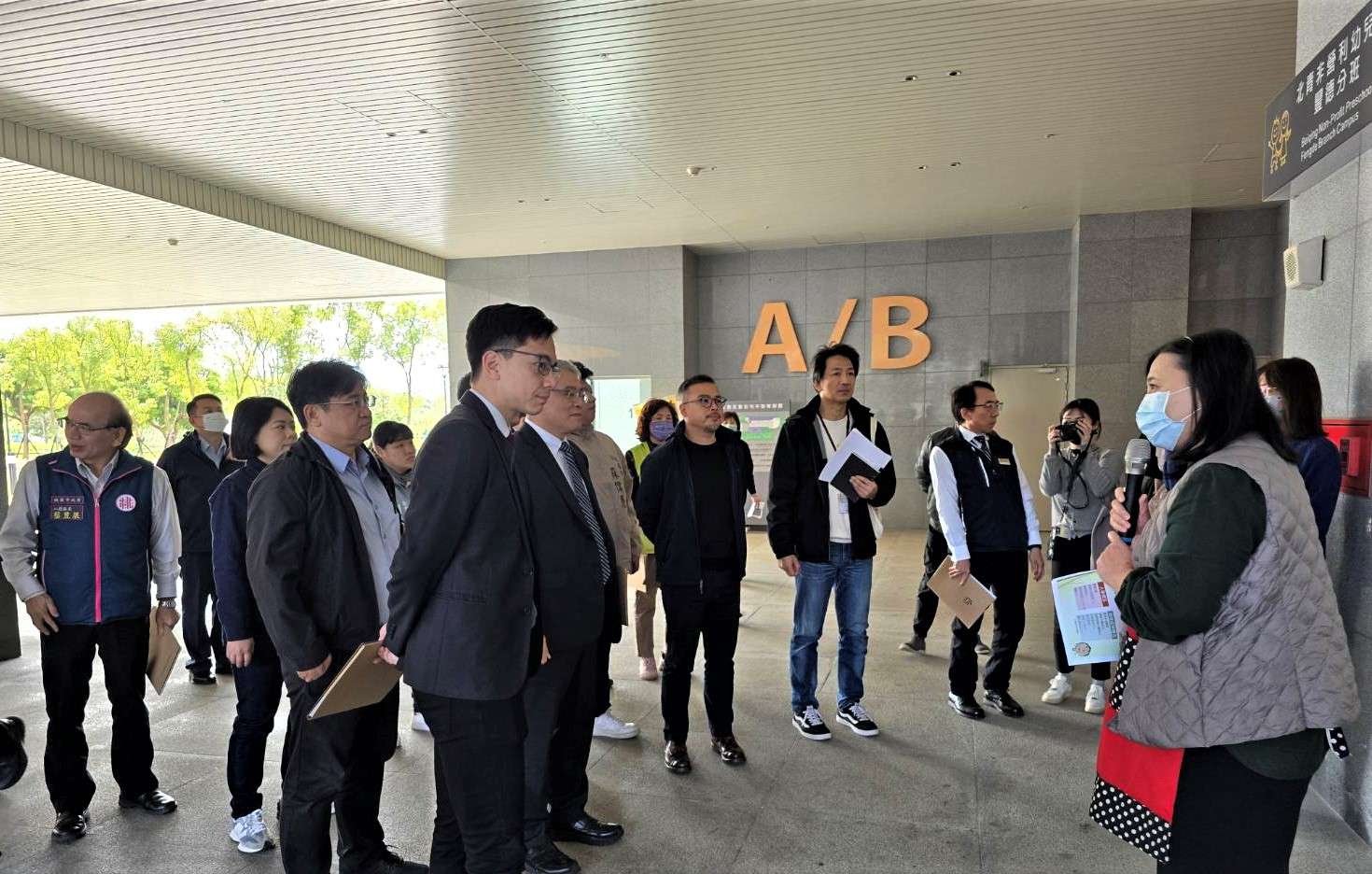 考察桃園社宅 牛煦庭盼租金制度先雙軌併行 視察社宅非營利托育服務 0