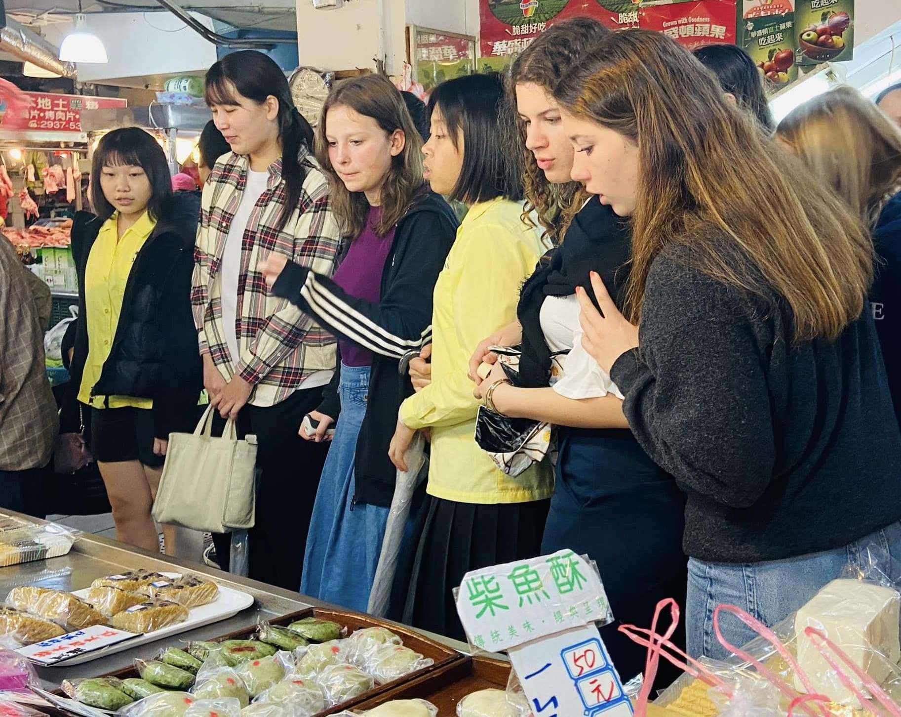 副刊/法國學生在景美的文化體驗 0418副刊草仔粿