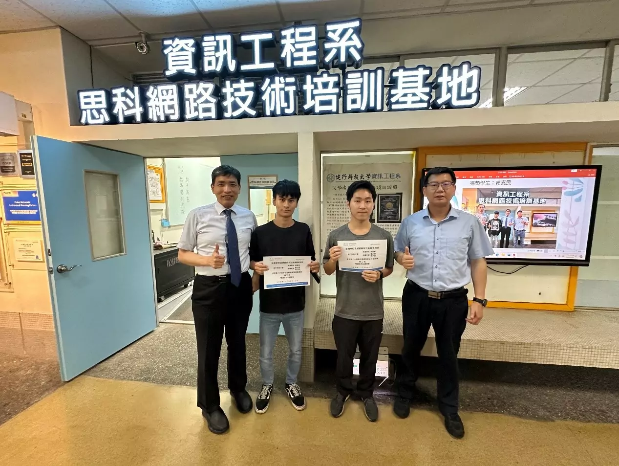 全國華佗盃網路解疑大賽 健行科獲佳績包辦二、三名 全國華佗盃網路解疑大賽 健行科獲佳績包辦二、三名