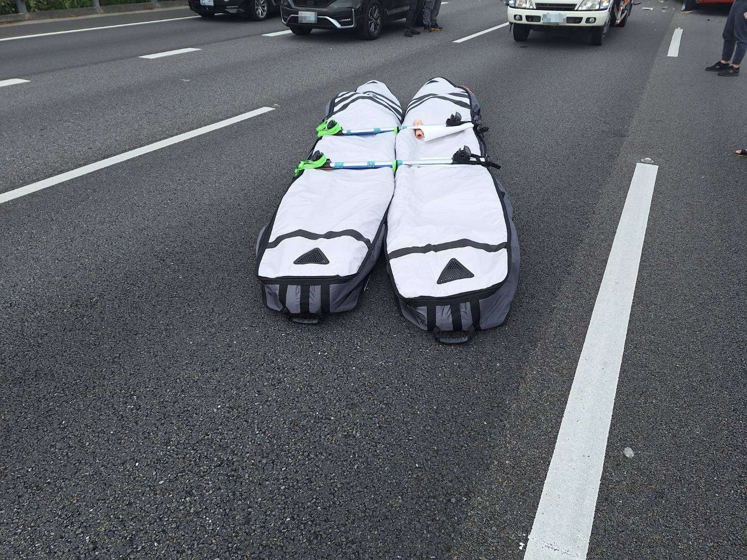 閃避路中「衝浪板」國3大溪段5車連環撞 1711958165505 0