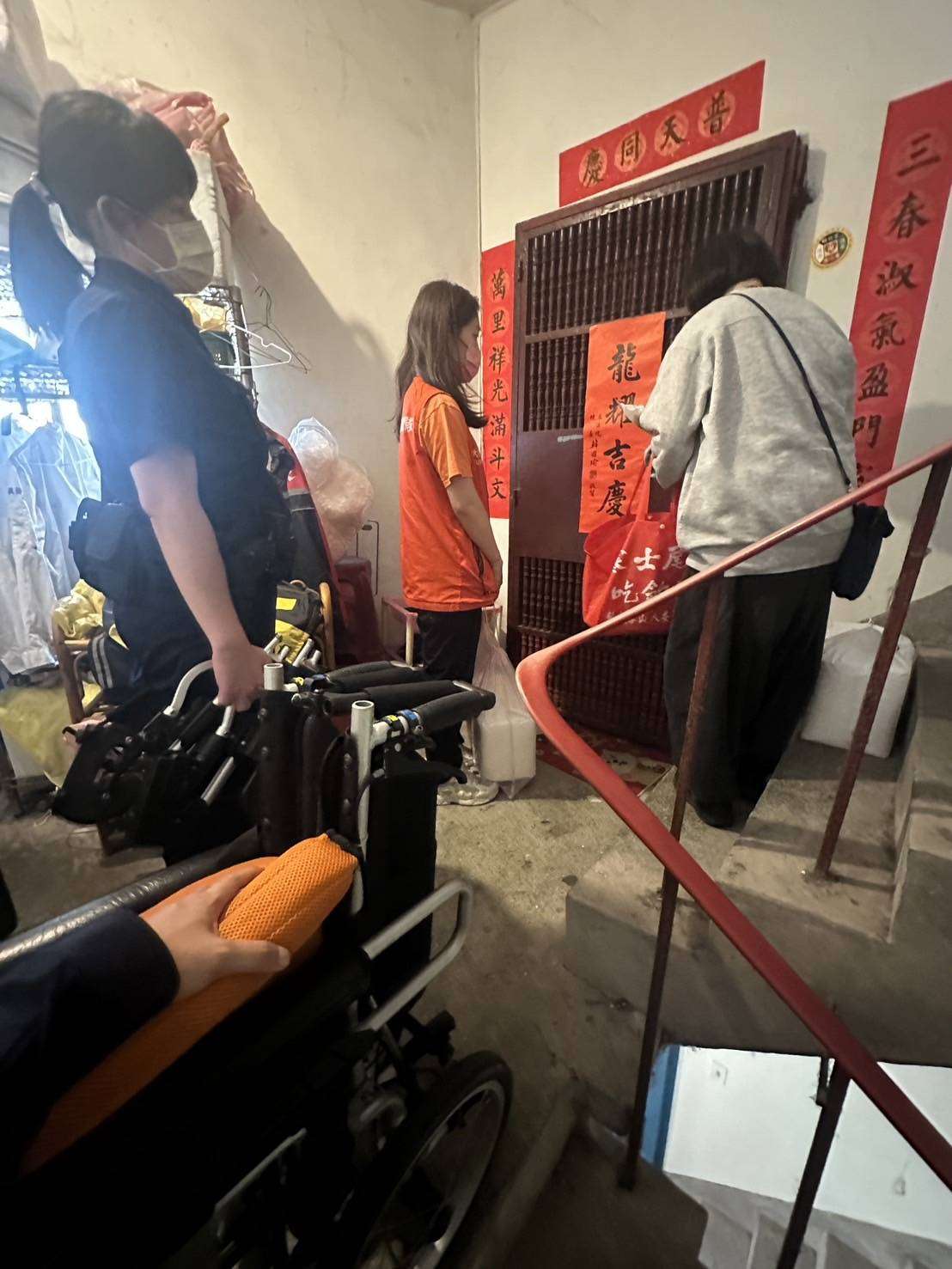 桃警攜手華山基金會送暖 贈弱勢家庭愛心物資 1783244 0