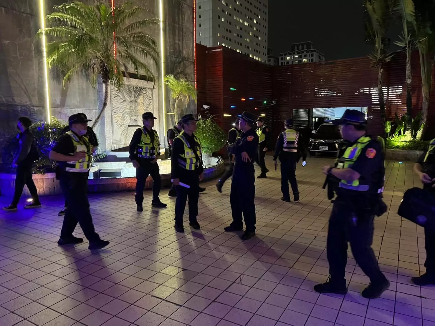桃警雷霆除暴全面掃蕩 摩鐵盤查逮通緝男 桃警雷霆除暴全面掃蕩 摩鐵盤查逮通緝男