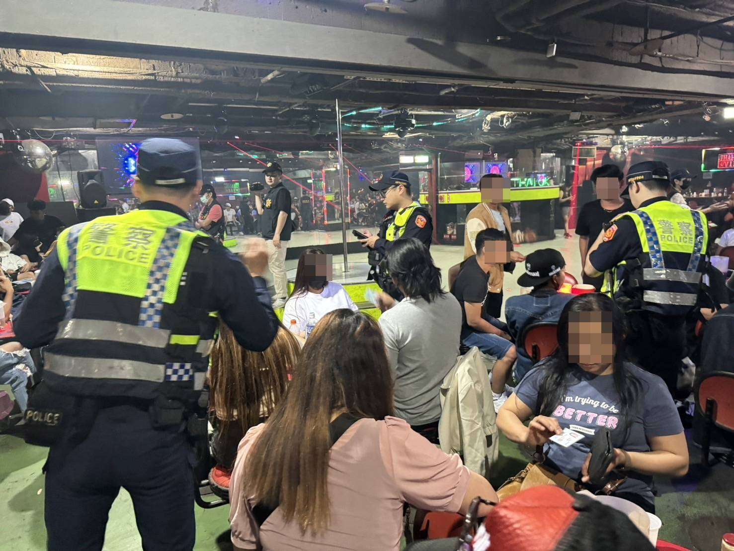 桃警前進移工舞廳 揪出5人遭通報失聯 1793591 0