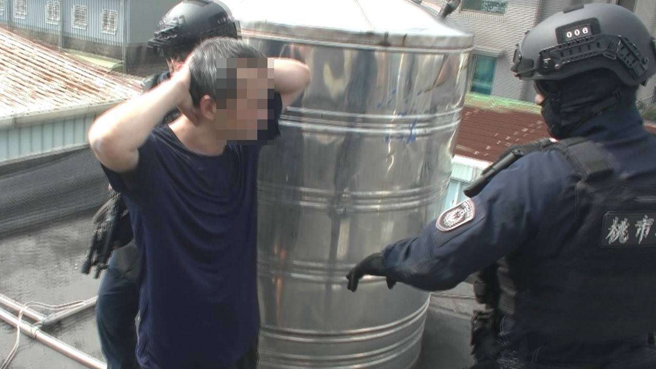 男子擁槍自重遭警攻堅 起獲改造槍造及毒品 1800871