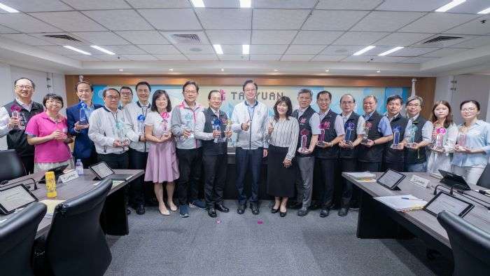 桃市12機關創意性平方案獲肯定 張善政親頒金桃獎表揚 20240403133021812