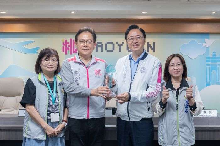 桃市12機關創意性平方案獲肯定 張善政親頒金桃獎表揚 20240403133025858