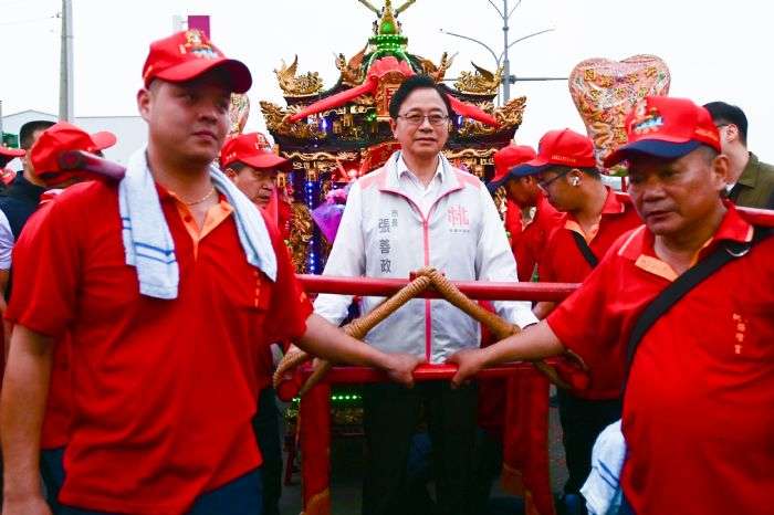 觀音草漯保障宮北港進香吸引千名信眾參與 張善政迎接「老媽」回鑾 20240414212951279