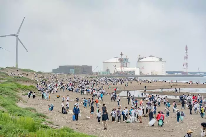 蘇俊賓出席和泰集團淨灘活動 與民眾共同守護美麗海岸線 蘇俊賓出席和泰集團淨灘活動 與民眾共同守護美麗海岸線