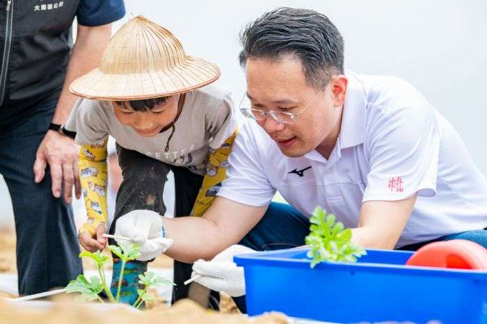 大園溪海西瓜節推廣食農教育 近2000人體驗自種自採樂趣 20240421135207998