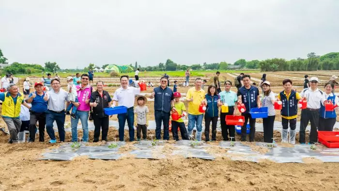 大園溪海西瓜節推廣食農教育 近2000人體驗自種自採樂趣 大園溪海西瓜節推廣食農教育 近2000人體驗自種自採樂趣