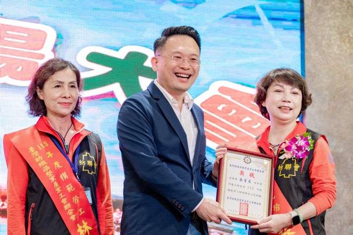 蘇俊賓表揚122位模範勞工 與四大工會聯合會同慶五一勞動節 20240423190758269