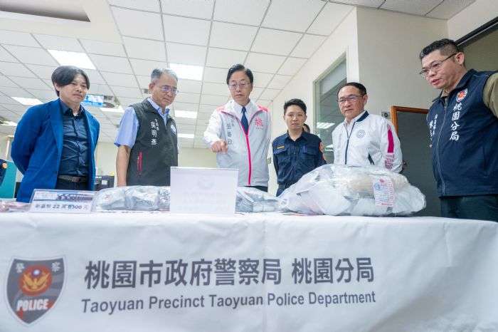 勇警開槍逮毒販 張善政頒發獎勵金 20240426170819837