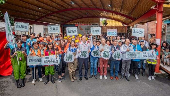梅雨、颱風季將至 張善政號召社區自主清溝 20240427131211301