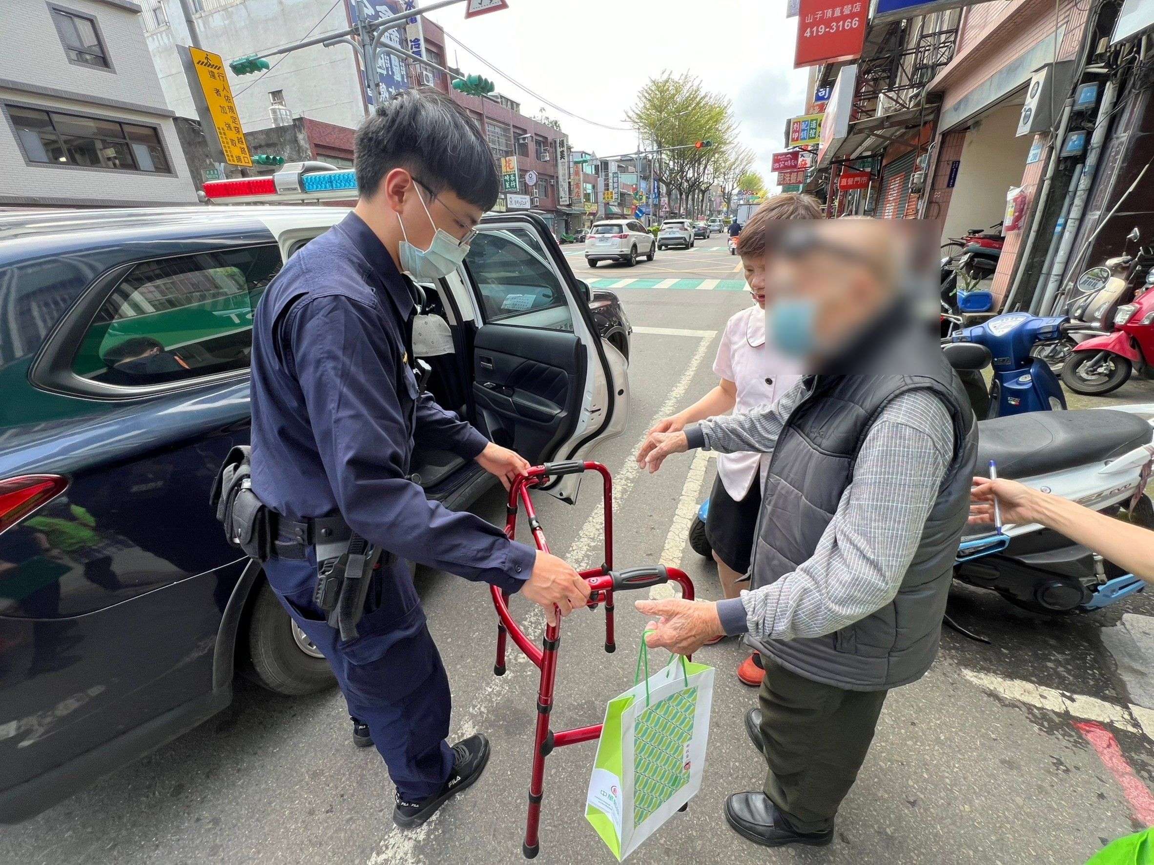 人瑞遇詐騙提款60萬?平警揭暖心原因 337060 0
