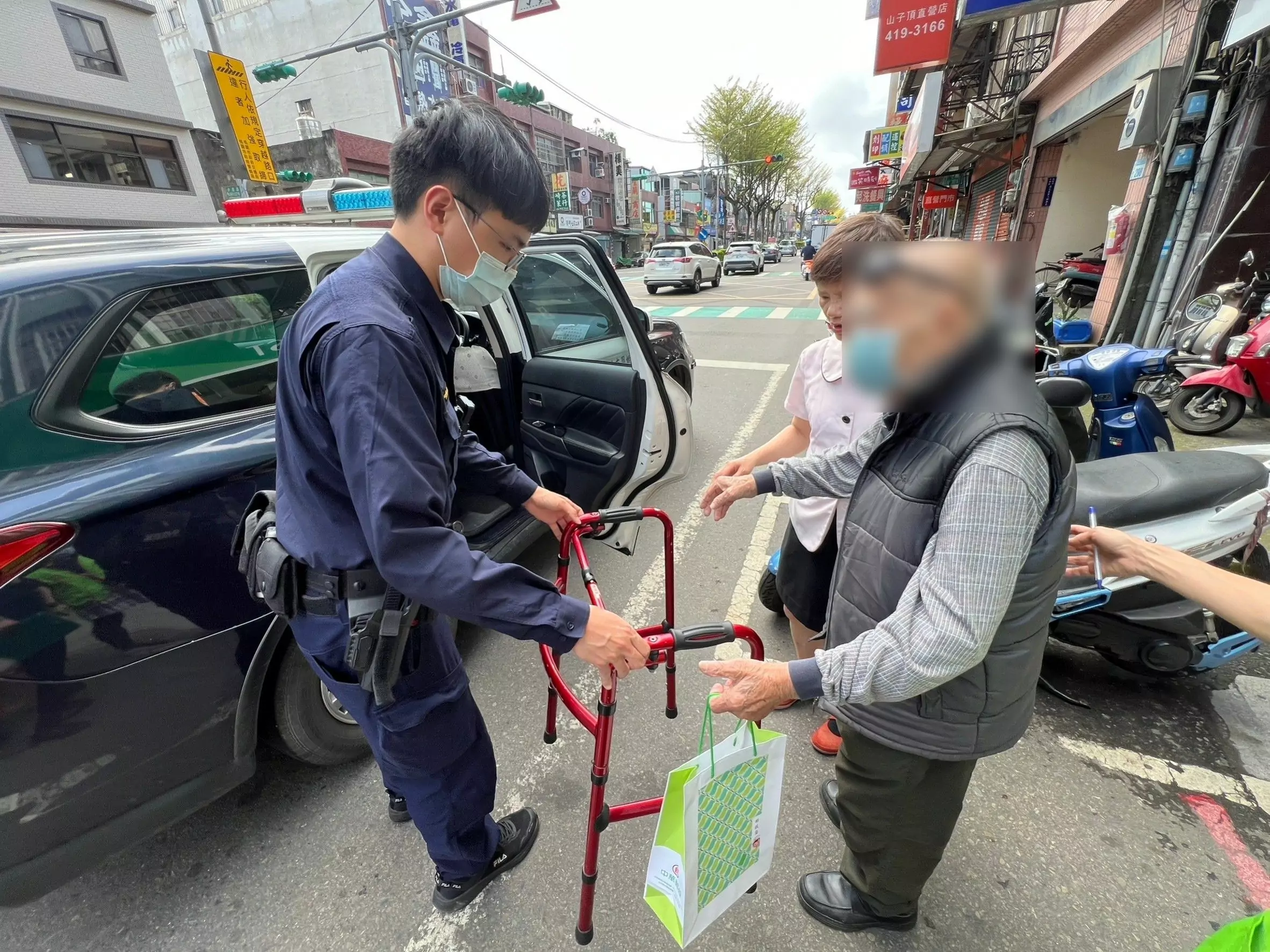 人瑞遇詐騙提款60萬?平警揭暖心原因 337060 0