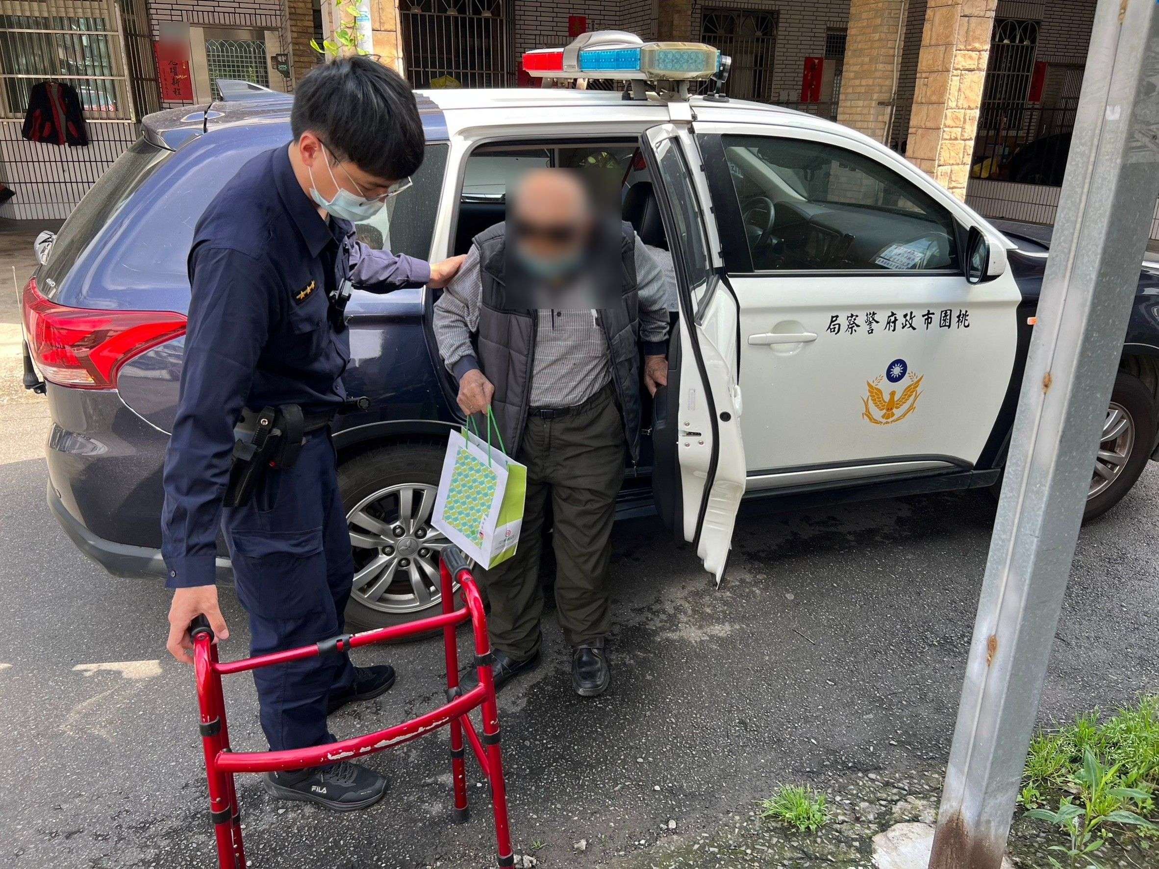 人瑞遇詐騙提款60萬?平警揭暖心原因 337061 0
