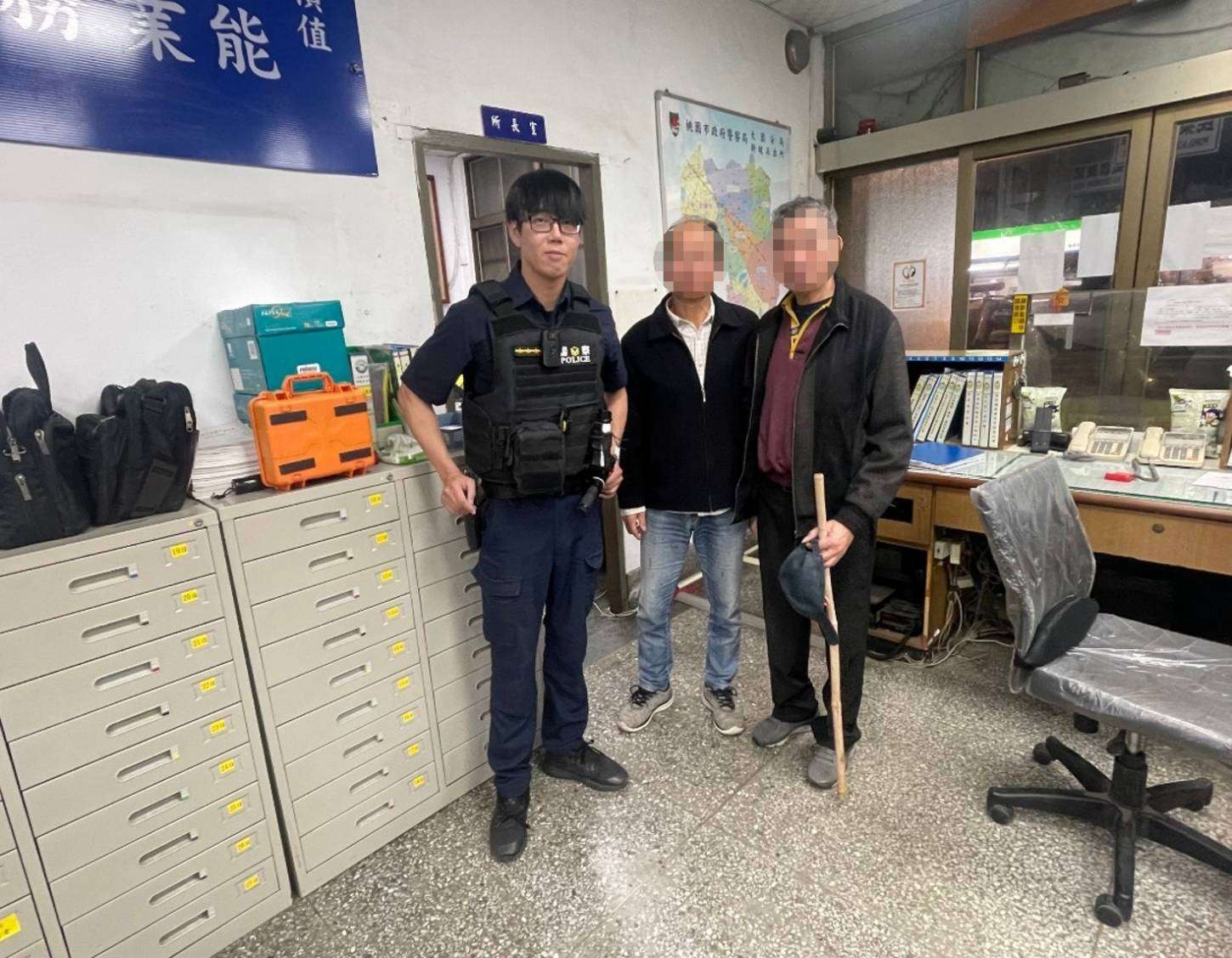 老翁外出散步迷途徘徊4小時 大園警靠1招助他團圓 364271
