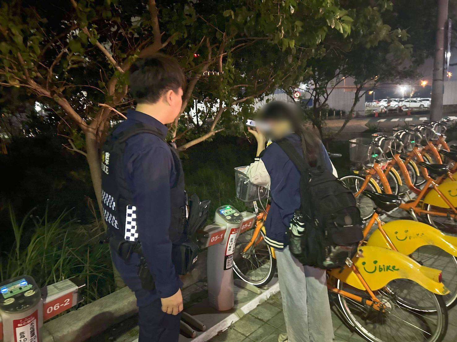 YouBike頻顯示還車失敗好慌張 大園警助越籍女解圍 365002 0