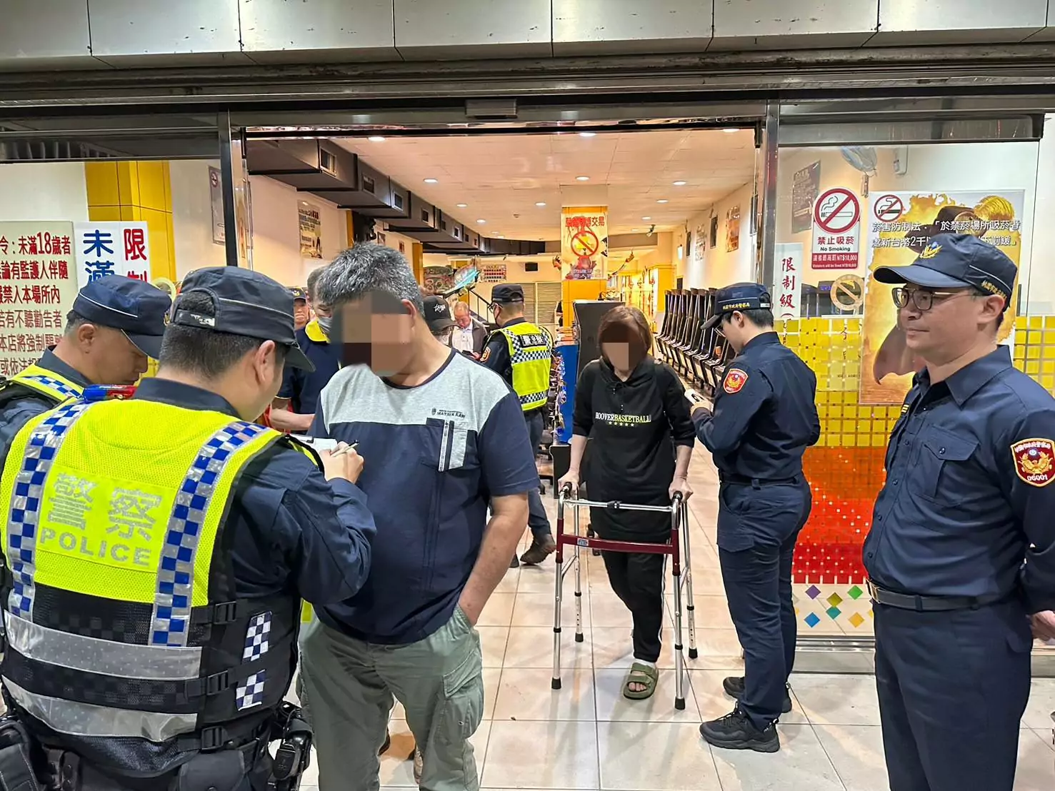 大園警執行擴大臨檢 壓制犯罪氣焰展現維護治安決心 大園警執行擴大臨檢 壓制犯罪氣焰展現維護治安決心