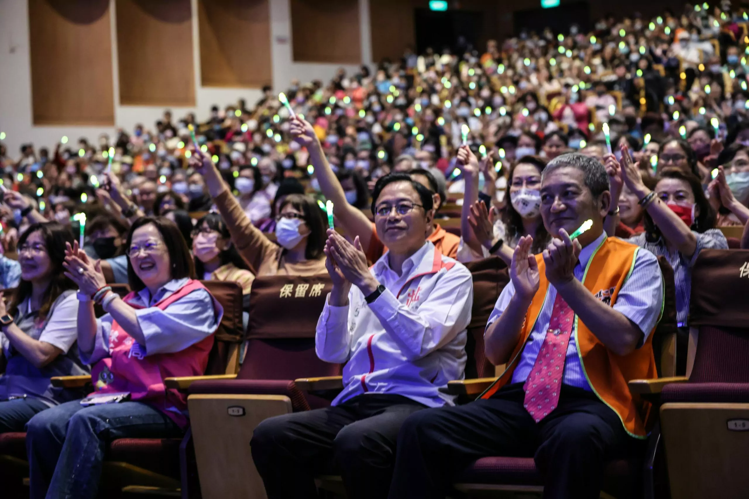 張善政出席公益演唱會 盼動人歌曲慰勞志工 張善政出席公益演唱會 盼動人歌曲慰勞志工