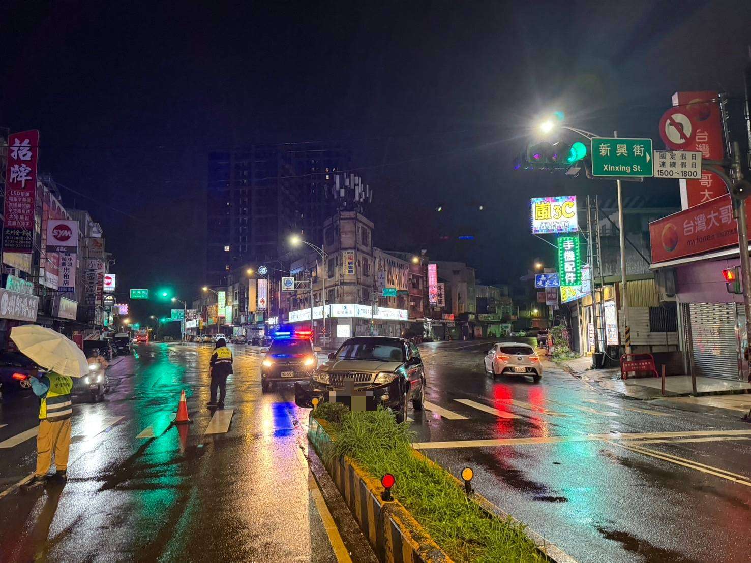 【有片】開休旅車自撞安全島駕駛竟落跑 大溪警開罰了 381314
