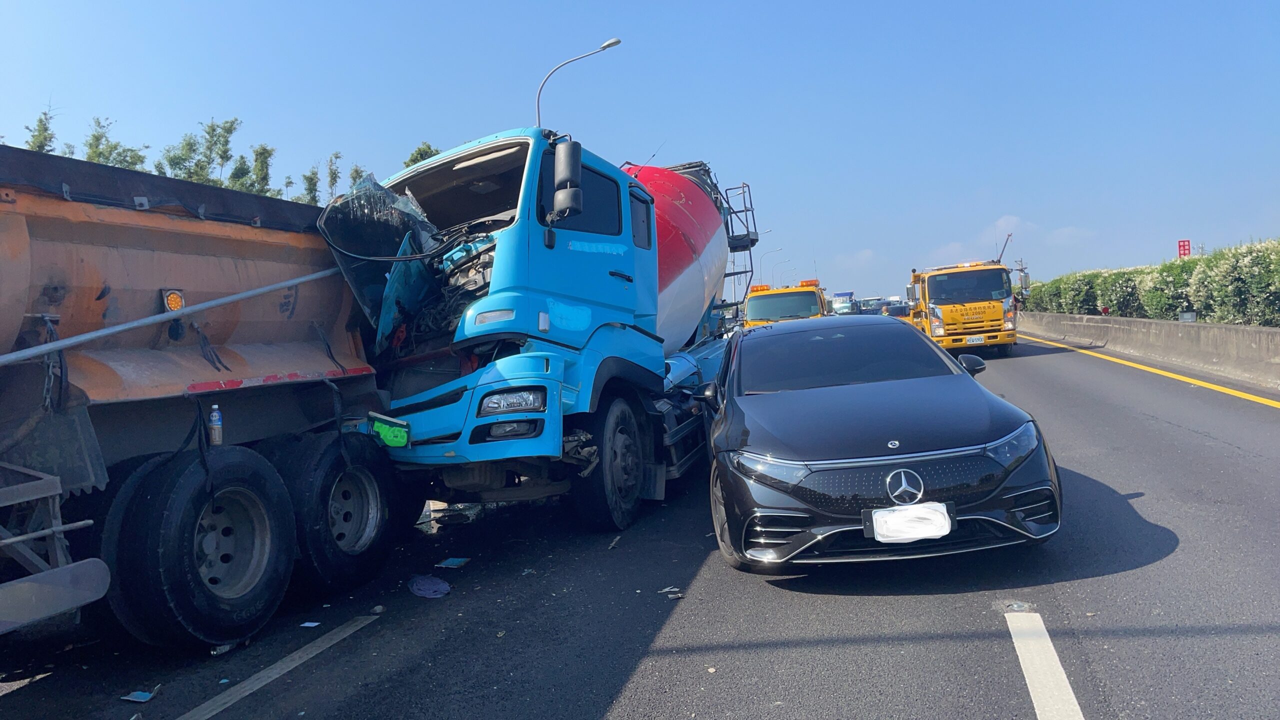 煞車不及!國3大溪段水泥車狠撞前方 4車擠成一團 3E1844D2 DA44 4F49 9CB0 B92C52BF881A 0 scaled