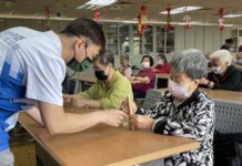 八德榮家攜手康寧大學辦桌遊課程 延緩長者失能增進互動