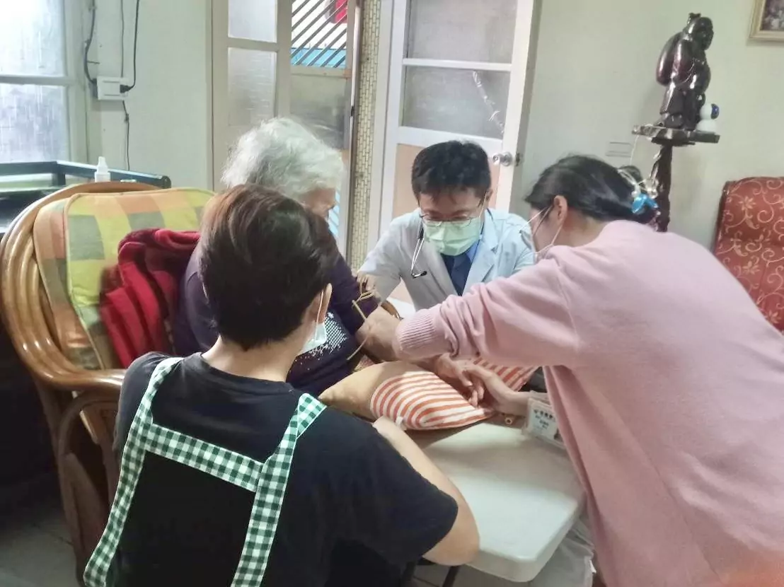 部桃貼心提供居家醫療服務 減輕照顧者壓力 部桃貼心提供居家醫療服務 減輕照顧者壓力