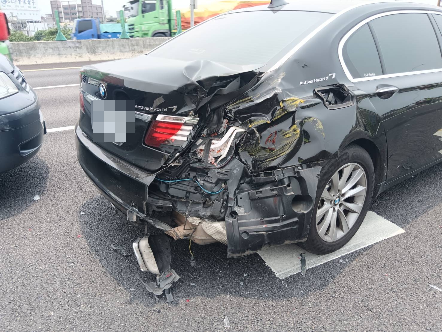 國1內壢段5車連環撞 1乘客送醫 63665 0 0