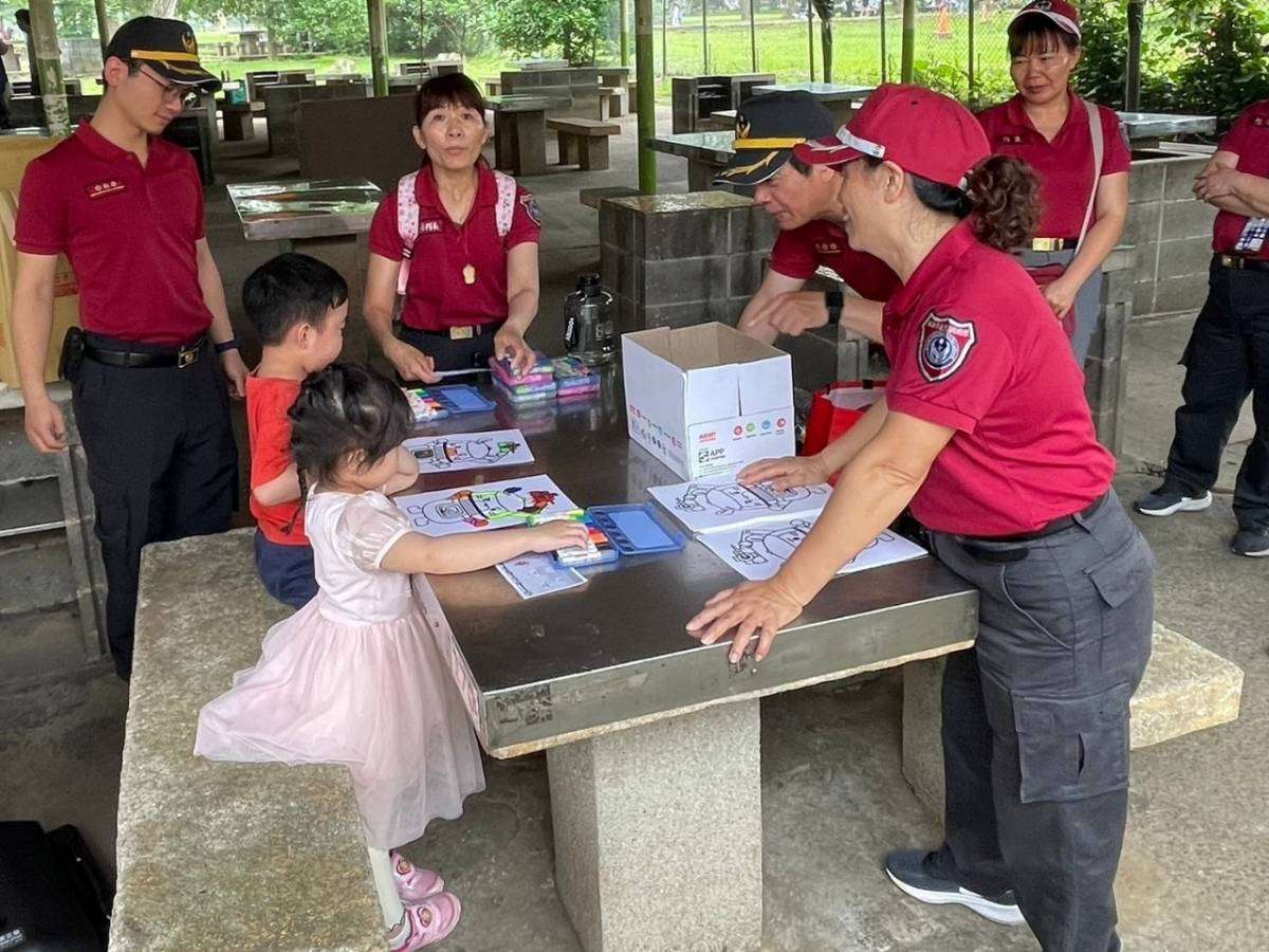 桃消草漯分隊結合企業家庭日 火場體驗提高防災意識 856251 0