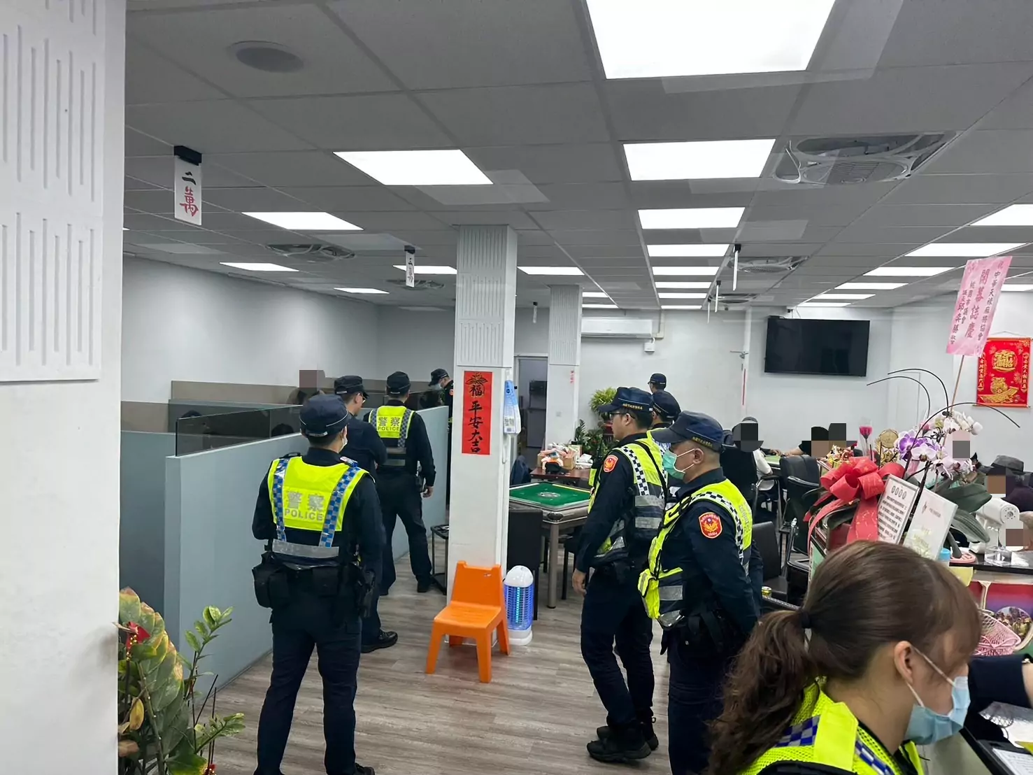 楊梅警執行雷霆除暴專案 全面攔查淨化轄區治安 楊梅警執行雷霆除暴專案 全面攔查淨化轄區治安