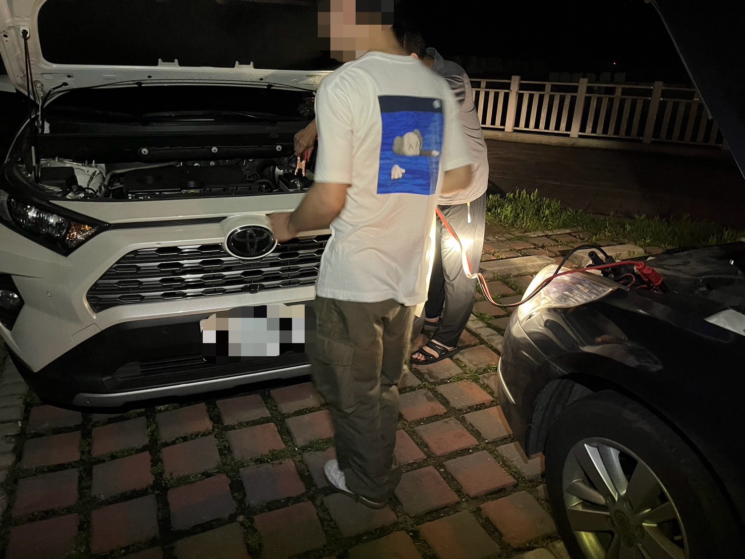 車輛拋錨卡永安漁港 楊梅警靠1招助母子返家 S 16023636