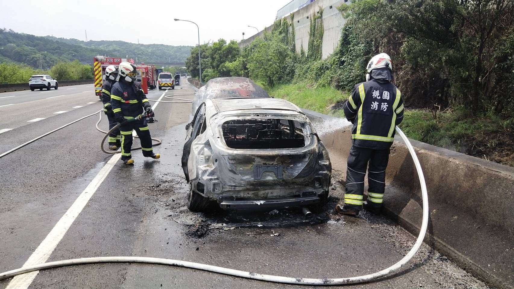 國1桃園段火燒車 駕駛驚險逃生 S 3866629 0