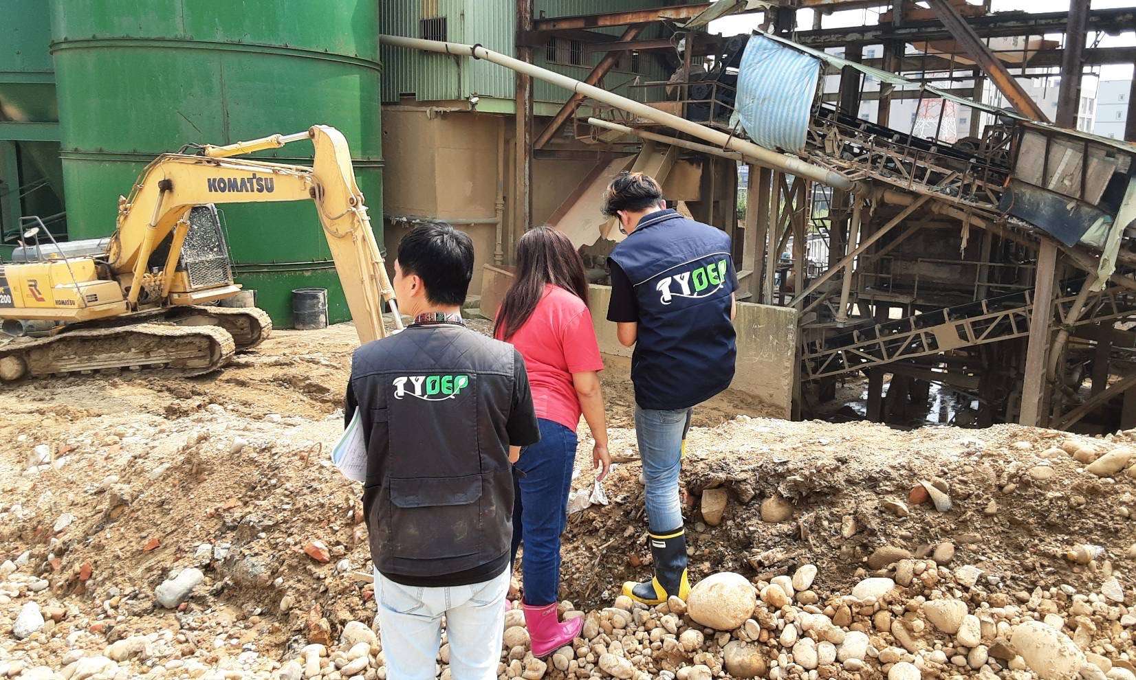 桃環局兵分5路 啟動路面除污專案稽查 S 8380572 0 0