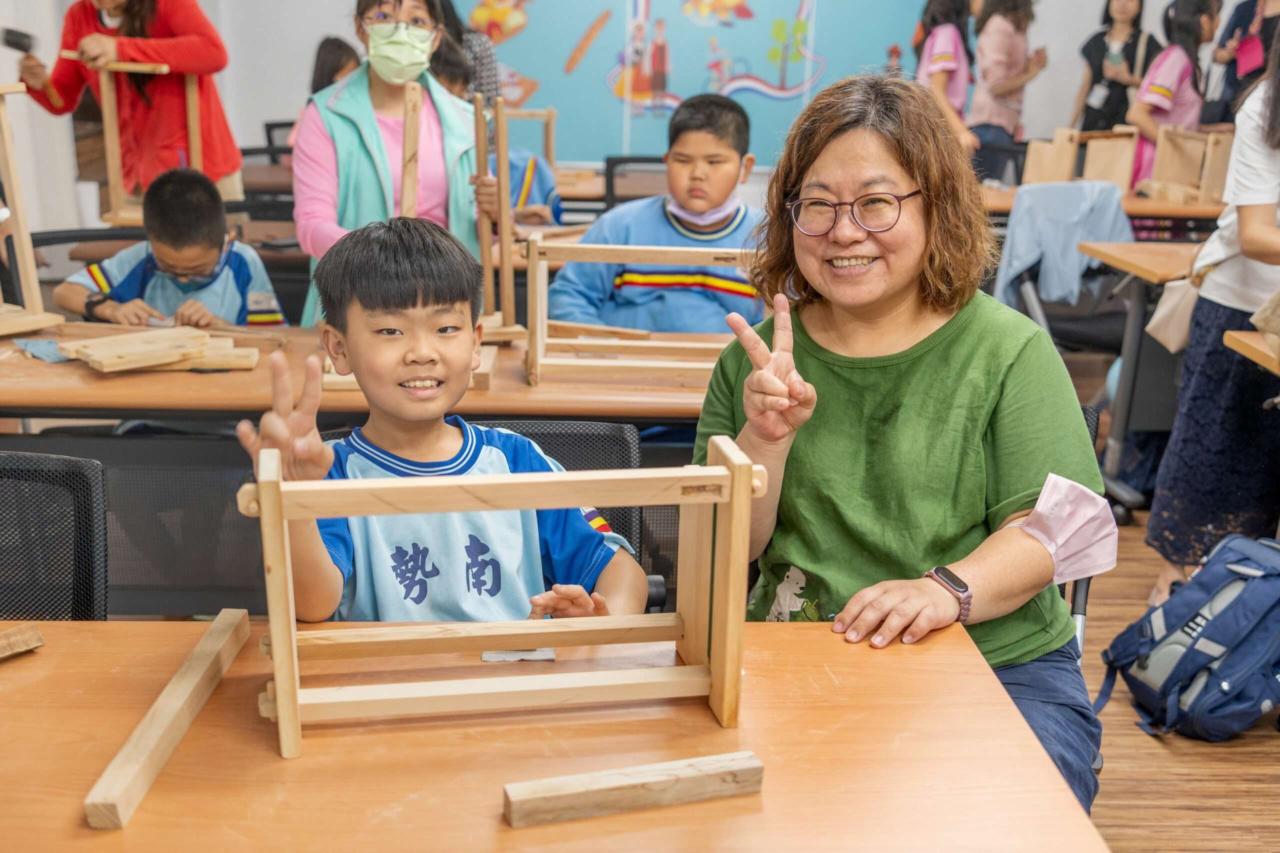 桃市推校園廢木材循環再利用 汰換課桌椅搖身變教具 b81bf9c2 79e2 4fb6 a81f b1947ca5e4b6 scaled