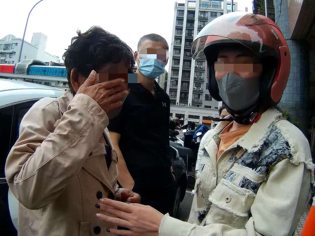 壢警助迷途越籍婦與女兒團圓 母女相擁而泣 btr41