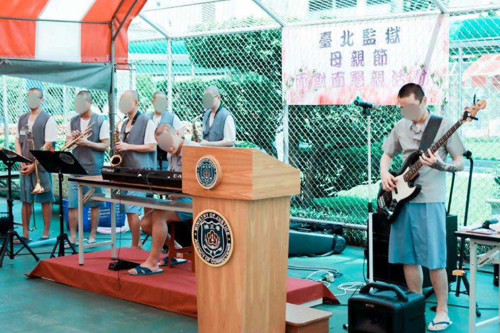 北監母親節懇親會登場 收容人用音樂表達愧疚、改過決心 ewkgmksjfg