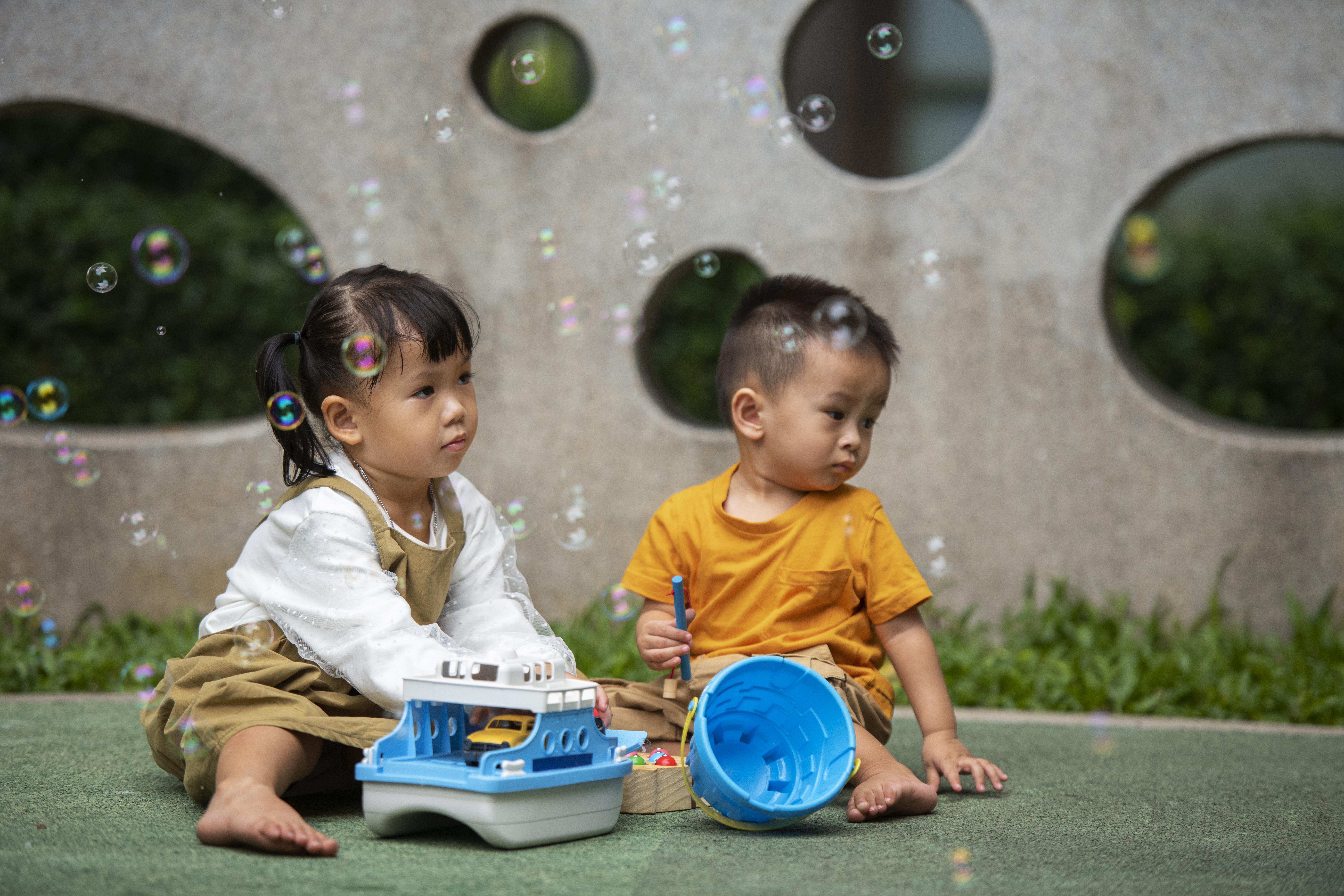 桃婦幼局歡慶兒童節齊聚同樂 精彩活動明「這裡」登場 full shot kids playing together outdoors