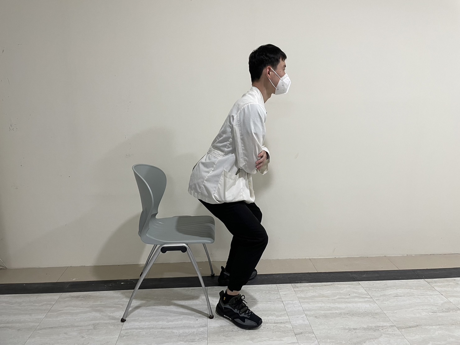 長輩跌不得!北榮桃園分院教你強化下肢肌力 深蹲 2 0 0