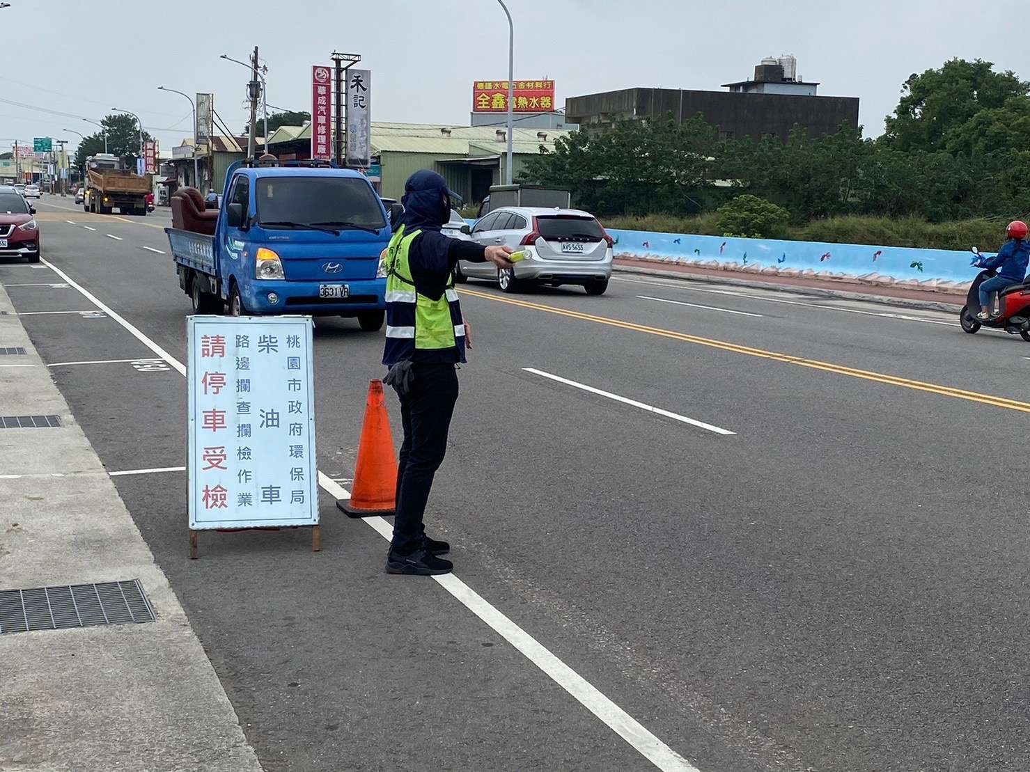 桃園環保局提醒車主 柴油車定期檢測新政策規範 路攔1