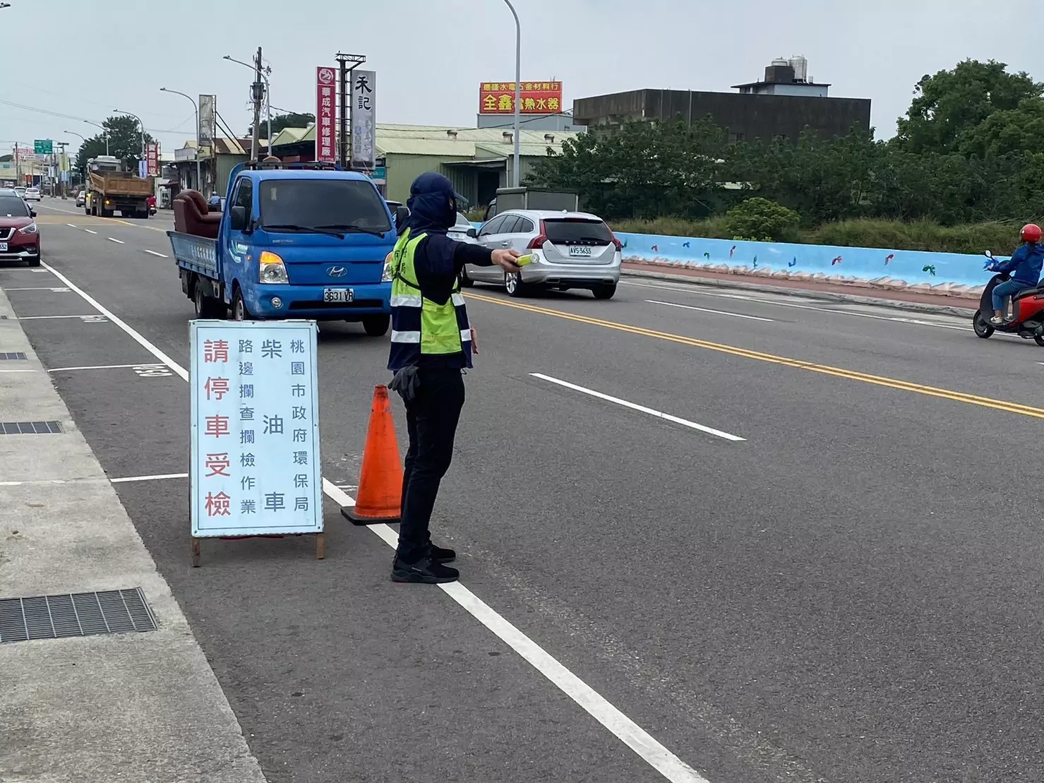 桃園環保局提醒車主 柴油車定期檢測新政策規範 路攔1