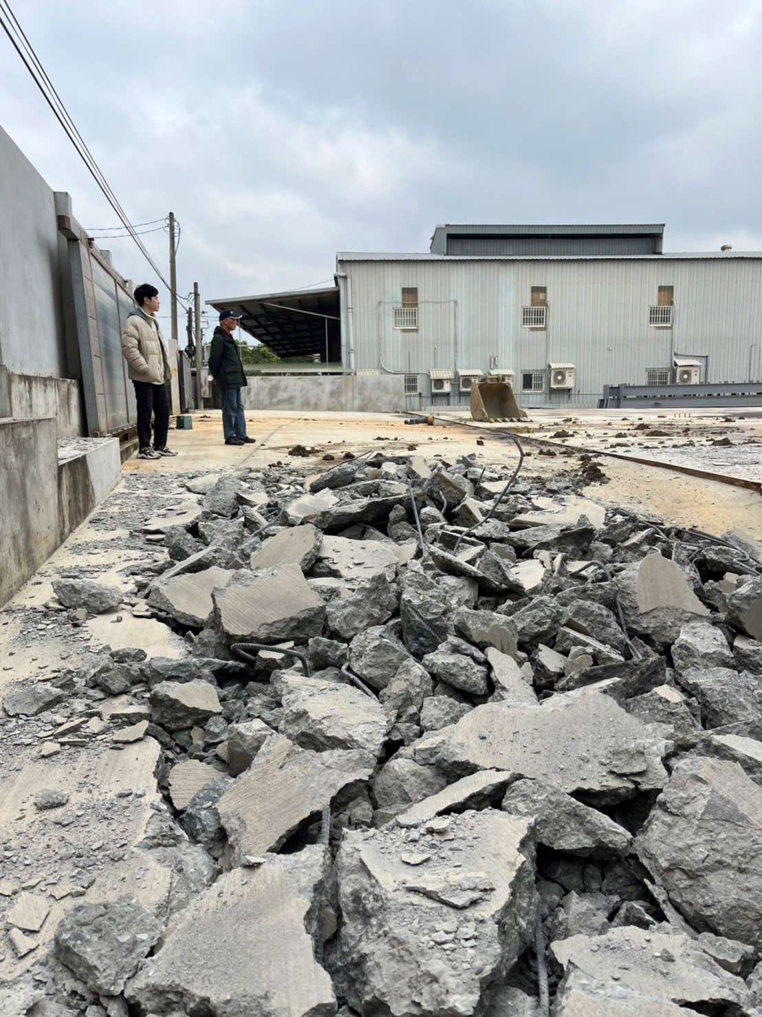 桃園水務局多管齊下 強化山坡地保育利用管理 違規案件專案執行工作物強拆作業